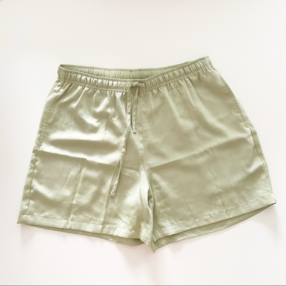 Uniqlo satin relaco shorts - Picture 9 of 9